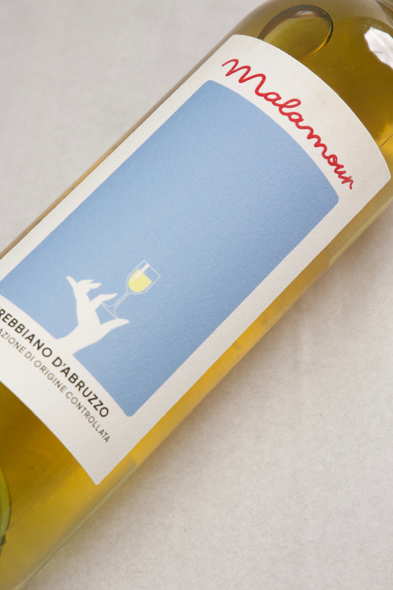 Close-up of Malamour White Trebbiano d'Abruzzo DOC bottle label